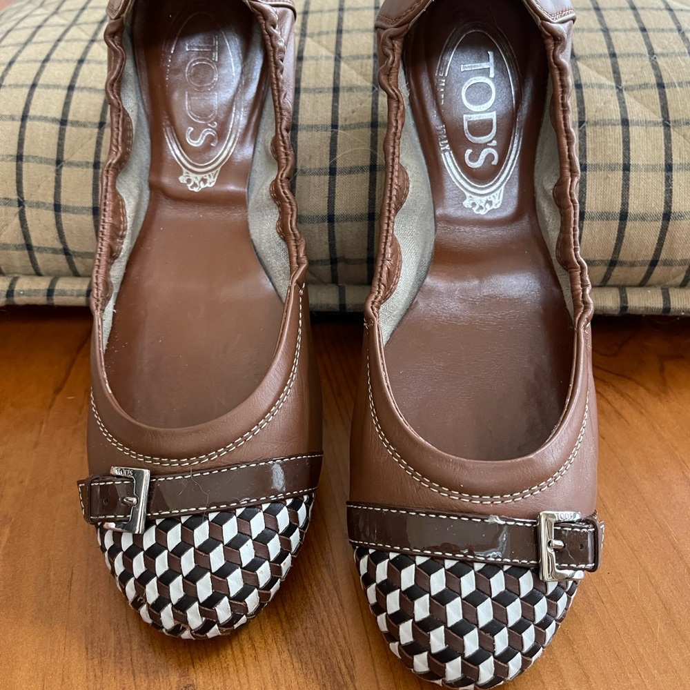 Stunning Tod’s ballet flats in cool geometric pattern 6.5